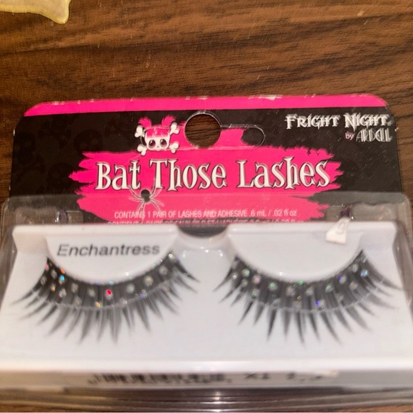 Ardell Black Fright Night Bat Those Lashes Glitter Adhesive - Picture 1 of 4
